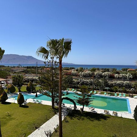 Regina Hotel Kíssamos Buitenkant foto