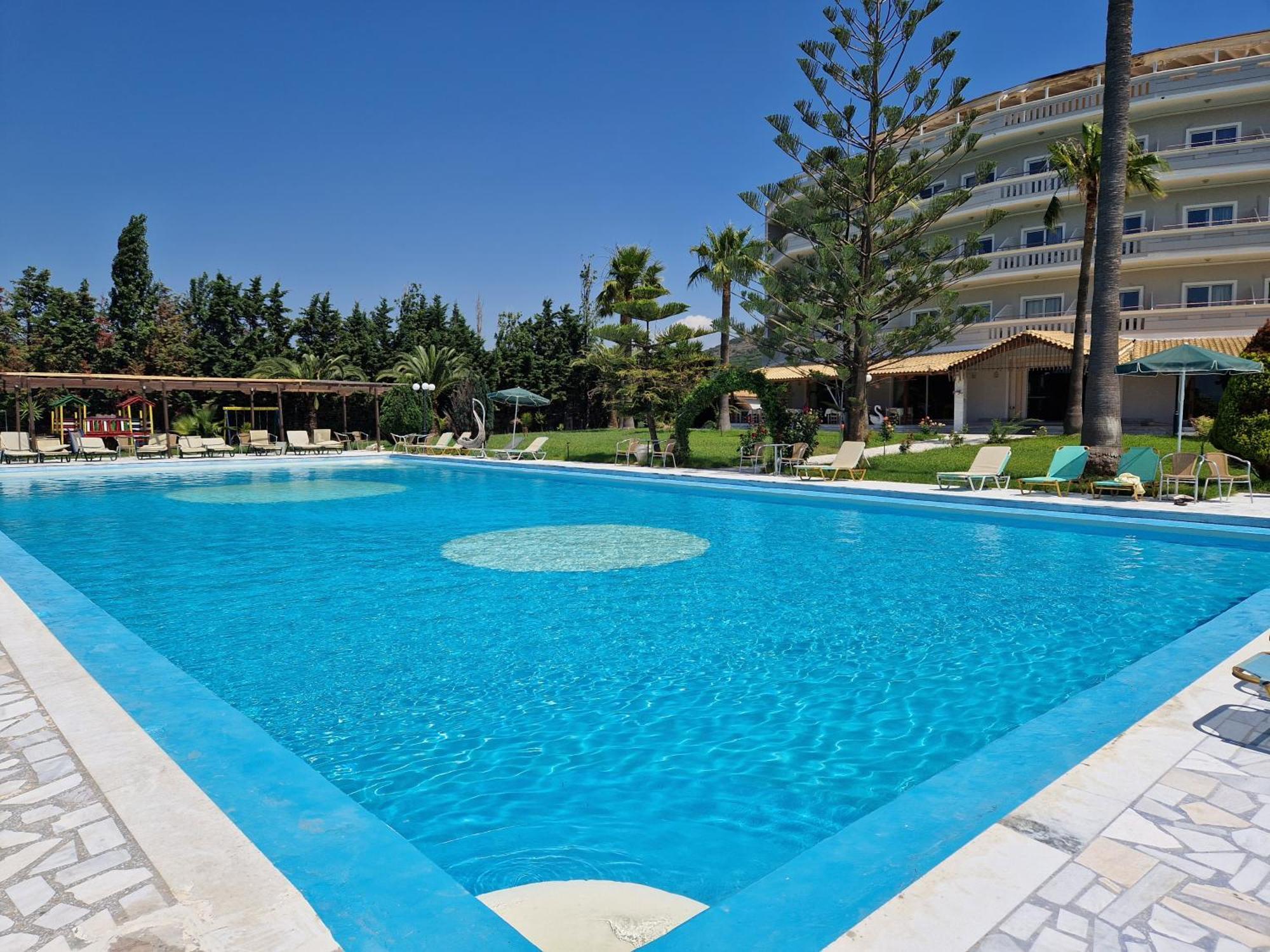 Regina Hotel Kíssamos Buitenkant foto