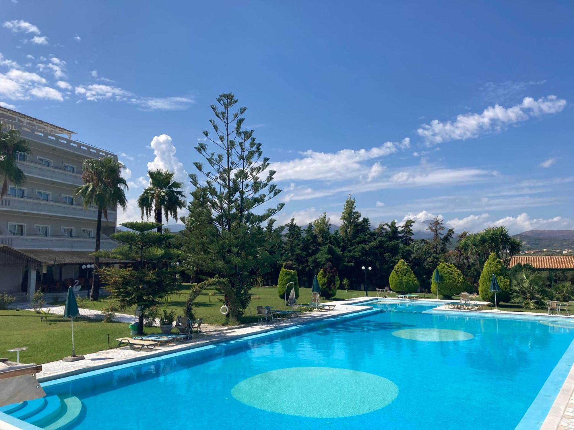 Regina Hotel Kíssamos Buitenkant foto